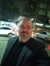 انا من العراق، متزوج، 45 سنة هنا من أجل البحث عن شريك لتحقيق زواج مسيار تعرف عليّ أكثر من خلال بروفايلي، فربّ صدفة خير من ألف ميعاد.