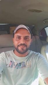 اسمي مؤمن، من مواليد 1986، من الإسكندرية، مهندس بحري وغواص تجاري.
مطلق، وربنا رزقني بأغلى نعمة في حياتي: ابني 
