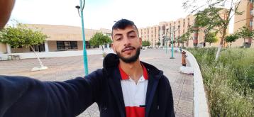 إسمي ياسين عمري 27 سنة أتمنى أجد نصفي الآخر
أحب كرة القدم و لدي هوس بالإلكترونيات والرياضيات لدي عيوبي الخاصة وأنا راض عن نفسي كما أنا لأنه ليس هناك شخص كامل....