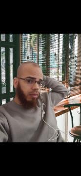 انا متزوج، 31 سنة هنا من أجل البحث عن شريك لتحقيق زواج عادي تعرف عليّ أكثر من خلال بروفايلي، فربّ صدفة خير من ألف ميعاد.