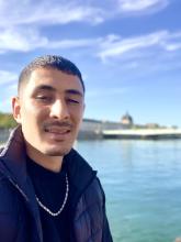 انا من فرنسا، أعزب، 29 سنة هنا من أجل البحث عن شريك لتحقيق علاقة تعارف تعرف عليّ أكثر من خلال بروفايلي، فربّ صدفة خير من ألف ميعاد.
