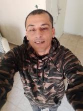 انا من المنطقة الوسطى، أعزب، 39 سنة هنا من أجل البحث عن شريك لتحقيق زواج عادي تعرف عليّ أكثر من خلال بروفايلي، فربّ صدفة خير من ألف ميعاد.
