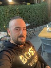 انا من القدس، مطلق، 35 سنة هنا من أجل البحث عن شريك لتحقيق زواج مسيار تعرف عليّ أكثر من خلال بروفايلي، فربّ صدفة خير من ألف ميعاد.