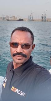 انا متزوج، 35 سنة هنا من أجل البحث عن شريك لتحقيق علاقة تعارف تعرف عليّ أكثر من خلال بروفايلي، فربّ صدفة خير من ألف ميعاد.
