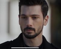 لِماذا أُحبُّكِ رَغمَ اعتِرافي بأنَّ هَوانا مُحالٌ مُحالْ ورَغمَ اعتِرافي بأنَّكِ وَهمٌ وأنكِ صُبحٌ سَريعُ الزَّوالْ ورغمَ اعترافي بأنكِ طَيفٌ وأنكِ في العِشقِ بعضُ الخَيالْ ورغمَ اعتِرافي بأنكِ حُلمٌ أُطارِدُ...