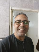 انا من الدار البيضاء، أعزب، 57 سنة هنا من أجل البحث عن شريك لتحقيق زواج عادي تعرف عليّ أكثر من خلال بروفايلي، فربّ صدفة خير من ألف ميعاد.