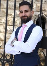 انا من لبنان، مطلق، 37 سنة هنا من أجل البحث عن شريك لتحقيق زواج عادي تعرف عليّ أكثر من خلال بروفايلي، فربّ صدفة خير من ألف ميعاد.