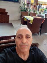 انا من مراكش، أعزب، 60 سنة هنا من أجل البحث عن شريك لتحقيق زواج عادي تعرف عليّ أكثر من خلال بروفايلي، فربّ صدفة خير من ألف ميعاد.