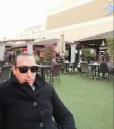 عمري 37 اعزب من القاهرة محاسب اداري في بنك وهادي وطيب و رومانسي وكوميدي محترم على خلق و وسيم وحسن المظهر وابن ناس وغير مدخن وطويل والحمد لله جسمي رياضي...