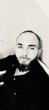 انا من سوريا، أعزب، 27 سنة هنا من أجل البحث عن شريك لتحقيق زواج عادي تعرف عليّ أكثر من خلال بروفايلي، فربّ صدفة خير من ألف ميعاد.