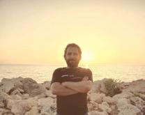 انا من سوريا، أعزب، 42 سنة هنا من أجل البحث عن شريك لتحقيق علاقة تعارف تعرف عليّ أكثر من خلال بروفايلي، فربّ صدفة خير من ألف ميعاد.