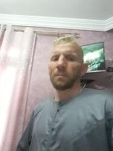 انا أعزب، 42 سنة هنا من أجل البحث عن شريك لتحقيق زواج عادي تعرف عليّ أكثر من خلال بروفايلي، فربّ صدفة خير من ألف ميعاد.