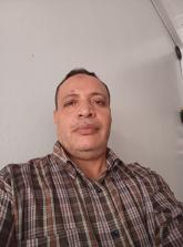 انا متزوج، 43 سنة هنا من أجل البحث عن شريك لتحقيق زواج متعدد تعرف عليّ أكثر من خلال بروفايلي، فربّ صدفة خير من ألف ميعاد.