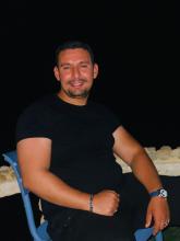 انا من سيدي حسين، أعزب، 32 سنة هنا من أجل البحث عن شريك لتحقيق زواج عادي تعرف عليّ أكثر من خلال بروفايلي، فربّ صدفة خير من ألف ميعاد.