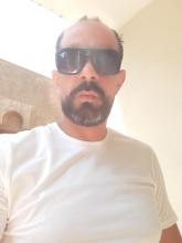 انا من محافظة القاهرة‬، مطلق، 41 سنة هنا من أجل البحث عن شريك لتحقيق زواج عادي تعرف عليّ أكثر من خلال بروفايلي، فربّ صدفة خير من ألف ميعاد.