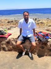 انا من جدة، أعزب، 26 سنة هنا من أجل البحث عن شريك لتحقيق زواج عادي تعرف عليّ أكثر من خلال بروفايلي، فربّ صدفة خير من ألف ميعاد.