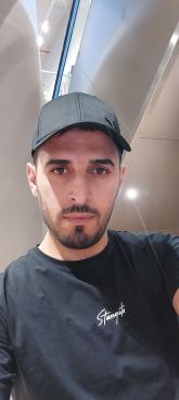 احب التفاهم والاتفاق وعدم النقاش طويلا احب الصدق والثقه متحرر فكريا ليس معقد لا احب انا اشوف نفسي على الاخرين لا احب المظاهر الفاخره احب ان اعيش طبيعي بين اصحابي...