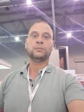 انا من سيدي بلعباس‎، أعزب، 46 سنة هنا من أجل البحث عن شريك لتحقيق زواج عادي تعرف عليّ أكثر من خلال بروفايلي، فربّ صدفة خير من ألف ميعاد.