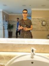 انا أعزب، 26 سنة هنا من أجل البحث عن شريك لتحقيق زواج عادي تعرف عليّ أكثر من خلال بروفايلي، فربّ صدفة خير من ألف ميعاد.