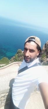 انا من مستغانم، أعزب، 31 سنة هنا من أجل البحث عن شريك لتحقيق زواج عادي تعرف عليّ أكثر من خلال بروفايلي، فربّ صدفة خير من ألف ميعاد.