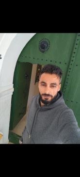 انا رجل عملي بسيط لا أحب الكذب و التصنع و التكبر غيور على اهلي و شهم رغم ان الحياه اعطتني الكثير من الفرص الا أنني لا ابيع كرامتي مقابل اي...
