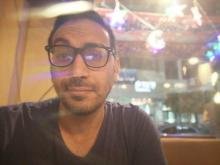 انا من القاهرة، أعزب، 41 سنة هنا من أجل البحث عن شريك لتحقيق زواج عادي تعرف عليّ أكثر من خلال بروفايلي، فربّ صدفة خير من ألف ميعاد.