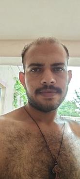 انا من رومانيا، أعزب، 29 سنة هنا من أجل البحث عن شريك لتحقيق زواج عادي تعرف عليّ أكثر من خلال بروفايلي، فربّ صدفة خير من ألف ميعاد.