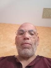 انا من فاس، أرمل، 61 سنة هنا من أجل البحث عن شريك لتحقيق زواج عادي تعرف عليّ أكثر من خلال بروفايلي، فربّ صدفة خير من ألف ميعاد.