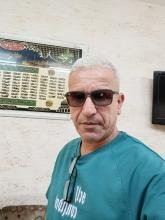 انا من فلسطين، متزوج، 49 سنة هنا من أجل البحث عن شريك لتحقيق زواج متعدد تعرف عليّ أكثر من خلال بروفايلي، فربّ صدفة خير من ألف ميعاد.