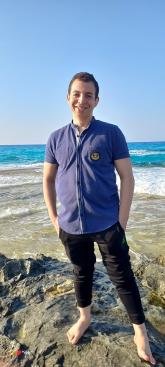 انا من القاهرة، أعزب، 26 سنة هنا من أجل البحث عن شريك لتحقيق زواج عادي تعرف عليّ أكثر من خلال بروفايلي، فربّ صدفة خير من ألف ميعاد.