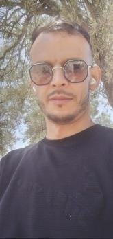 انا أعزب، 34 سنة هنا من أجل البحث عن شريك لتحقيق زواج عادي تعرف عليّ أكثر من خلال بروفايلي، فربّ صدفة خير من ألف ميعاد.