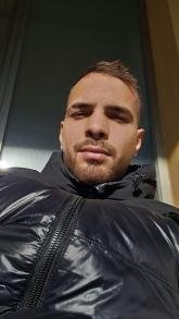 انا من فينيتو، أعزب، 27 سنة هنا من أجل البحث عن شريك لتحقيق علاقة تعارف تعرف عليّ أكثر من خلال بروفايلي، فربّ صدفة خير من ألف ميعاد.