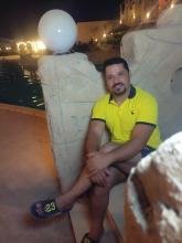 انا شخص عصامي بنيت نفسي بنفسي و ليا مكانتي الاجتماعية المرموقه احب الاجتماعيات و احب التواصل و دائما احافظ على لياقتي البدنية فامارس الرياضه شبه يومي . لا احب الحفلات...