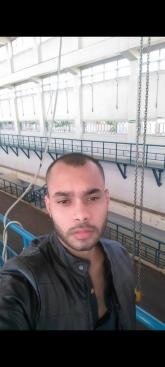 انا أعزب، 32 سنة هنا من أجل البحث عن شريك لتحقيق علاقة تعارف تعرف عليّ أكثر من خلال بروفايلي، فربّ صدفة خير من ألف ميعاد.