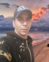 انا من نابل، أعزب، 51 سنة هنا من أجل البحث عن شريك لتحقيق زواج عادي تعرف عليّ أكثر من خلال بروفايلي، فربّ صدفة خير من ألف ميعاد.