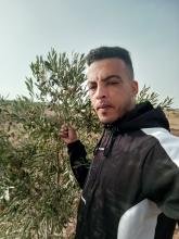 انا من أسفي، أعزب، 29 سنة هنا من أجل البحث عن شريك لتحقيق علاقة تعارف تعرف عليّ أكثر من خلال بروفايلي، فربّ صدفة خير من ألف ميعاد.