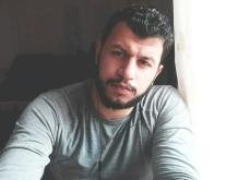 انا من قسم الجيزة، متزوج، 41 سنة هنا من أجل البحث عن شريك لتحقيق زواج عادي تعرف عليّ أكثر من خلال بروفايلي، فربّ صدفة خير من ألف ميعاد.