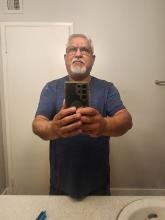 انا من فينيكس، مطلق، 61 سنة هنا من أجل البحث عن شريك لتحقيق زواج عادي تعرف عليّ أكثر من خلال بروفايلي، فربّ صدفة خير من ألف ميعاد.