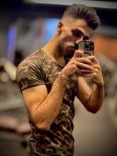 انا من محافظة دمشق‎، أعزب، 23 سنة هنا من أجل البحث عن شريك لتحقيق زواج عادي تعرف عليّ أكثر من خلال بروفايلي، فربّ صدفة خير من ألف ميعاد.