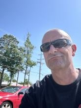 انا من رالي، أعزب، 47 سنة هنا من أجل البحث عن شريك لتحقيق زواج عادي تعرف عليّ أكثر من خلال بروفايلي، فربّ صدفة خير من ألف ميعاد.