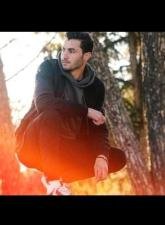 أنا شخص هادئ وواثق من نفسي، أقدّر الصدق والاحترام، أحب التعلّم والتطور باستمرار، وأملك قلبًا طيبًا وروحًا مسؤولة. أبحث عن شريكة تشاركني القيم، وتؤمن بأن العلاقة تُبنى على الثقة، الدعم،...