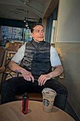 انا من إنجلترا، أعزب، 21 سنة هنا من أجل البحث عن شريك لتحقيق علاقة تعارف تعرف عليّ أكثر من خلال بروفايلي، فربّ صدفة خير من ألف ميعاد.