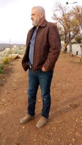 انا من دمشق، متزوج، 57 سنة هنا من أجل البحث عن شريك لتحقيق علاقة تعارف تعرف عليّ أكثر من خلال بروفايلي، فربّ صدفة خير من ألف ميعاد.