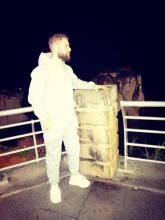 انا أعزب، 28 سنة هنا من أجل البحث عن شريك لتحقيق علاقة تعارف تعرف عليّ أكثر من خلال بروفايلي، فربّ صدفة خير من ألف ميعاد.