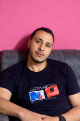 اسمي إسلام، عمري 35 سنة، مصري من أسيوط ومقيم بالقاهرة. أعمل أمين مخازن. شخص جاد وهادئ، بحب الاستقرار والحياة المنظمة، وأقدّر الاحترام والصراحة. وأحب الهزار والضحك❤️، الرومانسية?، الدلع✨، الخروج والسفر✈️....