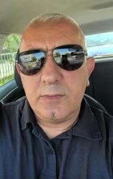 انا مطلق، 55 سنة هنا من أجل البحث عن شريك لتحقيق زواج عادي تعرف عليّ أكثر من خلال بروفايلي، فربّ صدفة خير من ألف ميعاد.