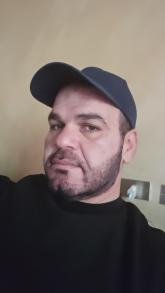 انا من لستر، متزوج، 41 سنة هنا من أجل البحث عن شريك لتحقيق زواج عادي تعرف عليّ أكثر من خلال بروفايلي، فربّ صدفة خير من ألف ميعاد.