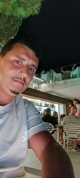 انا من الإقليم الفلامندي، أعزب، 41 سنة هنا من أجل البحث عن شريك لتحقيق زواج عادي تعرف عليّ أكثر من خلال بروفايلي، فربّ صدفة خير من ألف ميعاد.