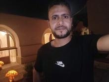 انا من الجيزة، متزوج، 39 سنة هنا من أجل البحث عن شريك لتحقيق زواج عادي تعرف عليّ أكثر من خلال بروفايلي، فربّ صدفة خير من ألف ميعاد.