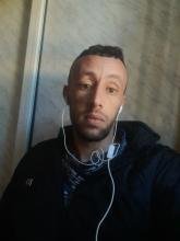 انا من ولاية الجزائر، أعزب، 33 سنة هنا من أجل البحث عن شريك لتحقيق علاقة تعارف تعرف عليّ أكثر من خلال بروفايلي، فربّ صدفة خير من ألف ميعاد.